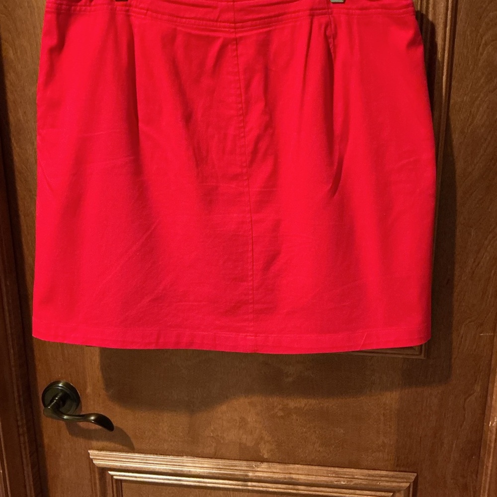 Size 14 - Larry Levine Vibrant Red Skort